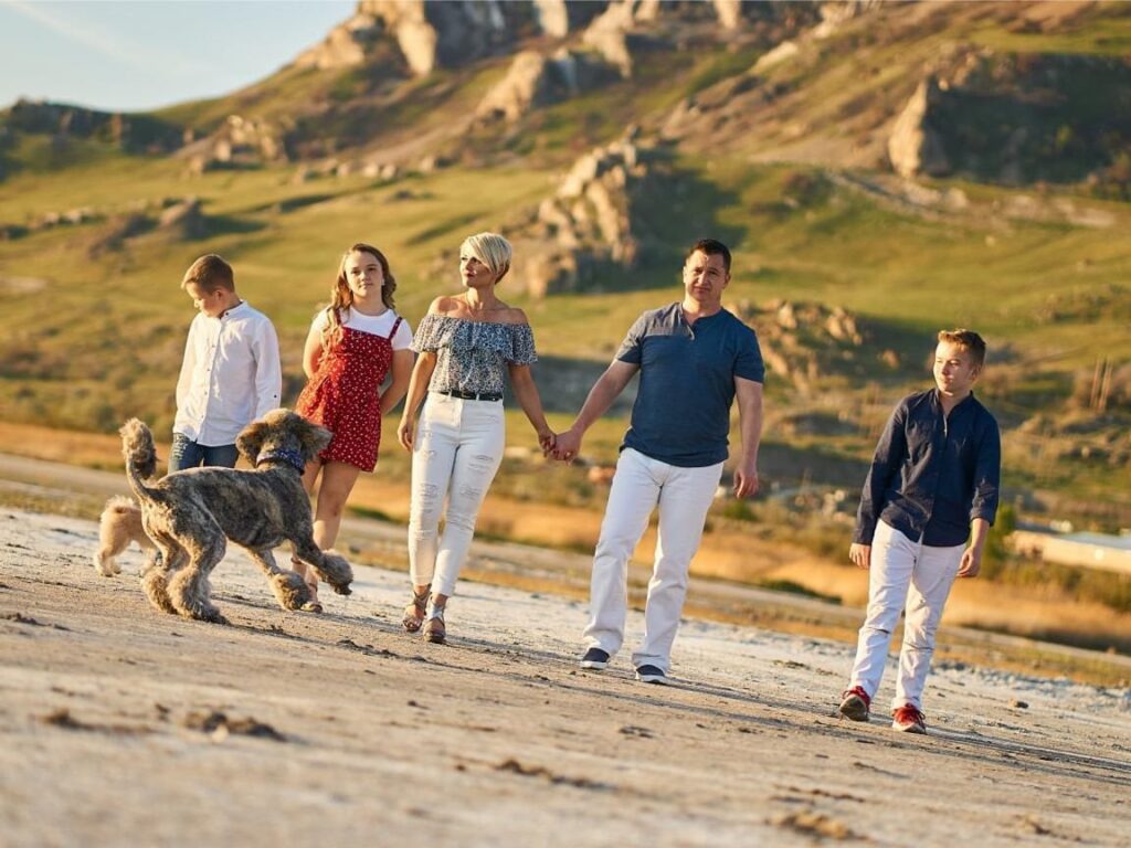 Puppy with a Family – Adopting vs. Buying a Puppy